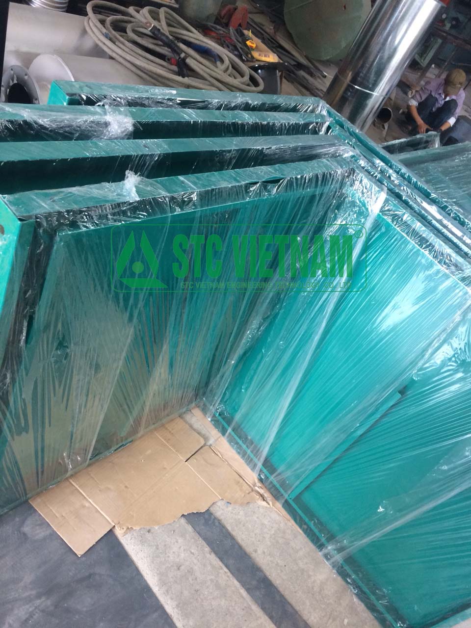 Heat-insulating casing generator