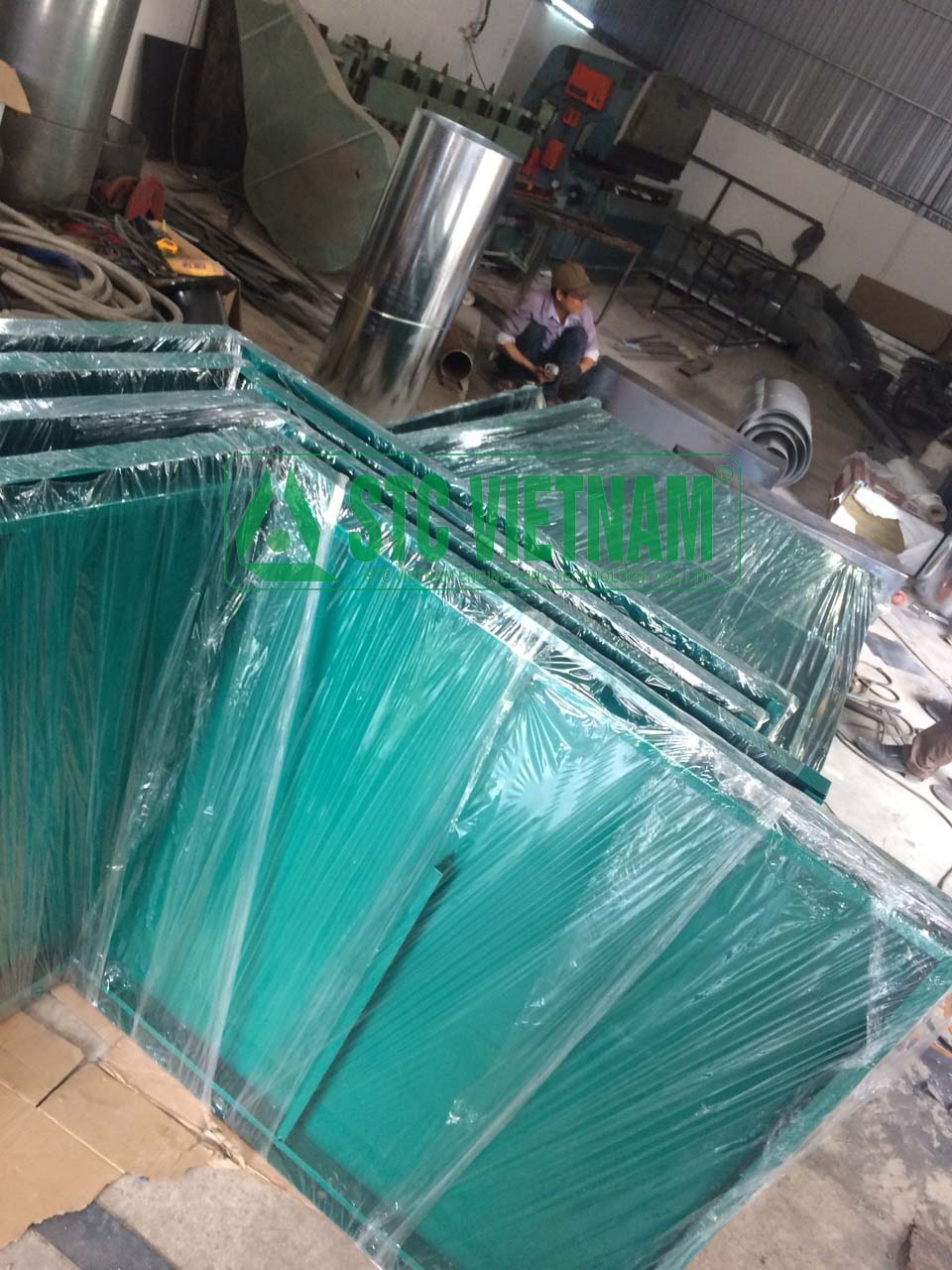 Heat-insulating casing generator