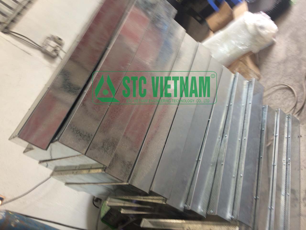 Heat-insulating casing generator