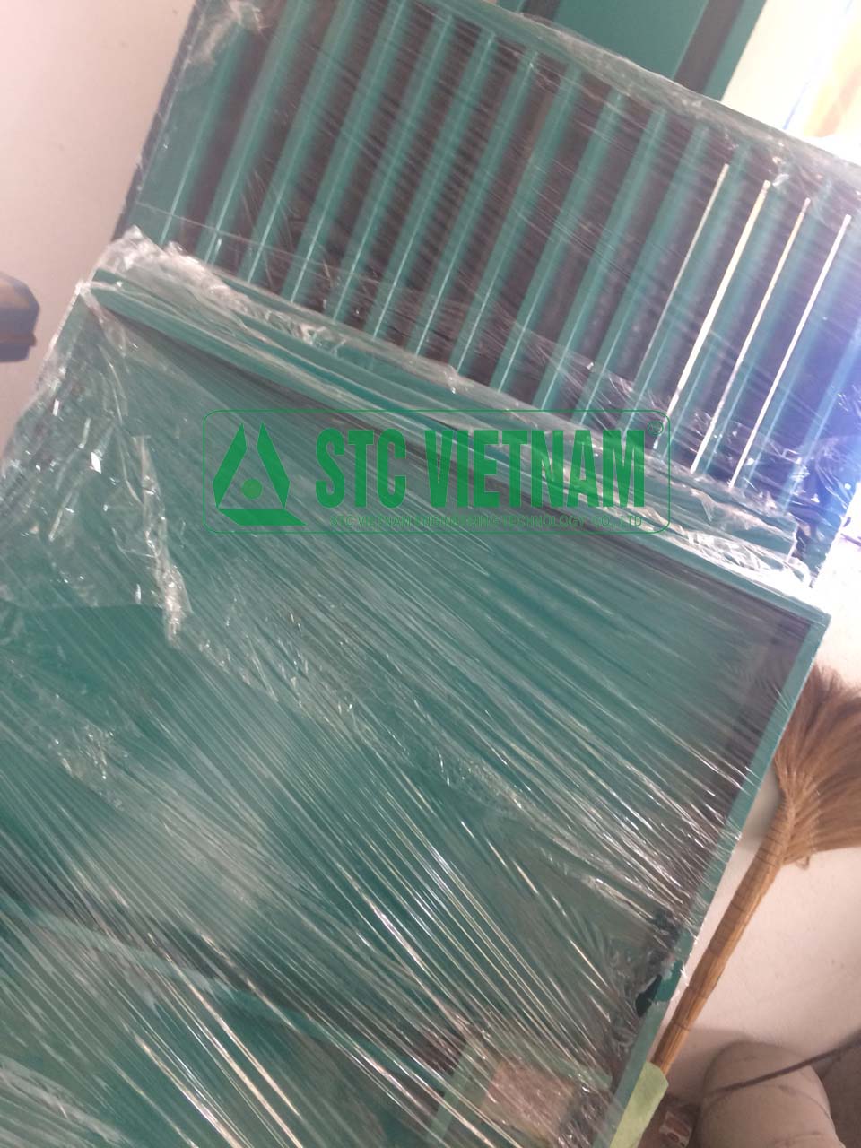Heat-insulating casing generator