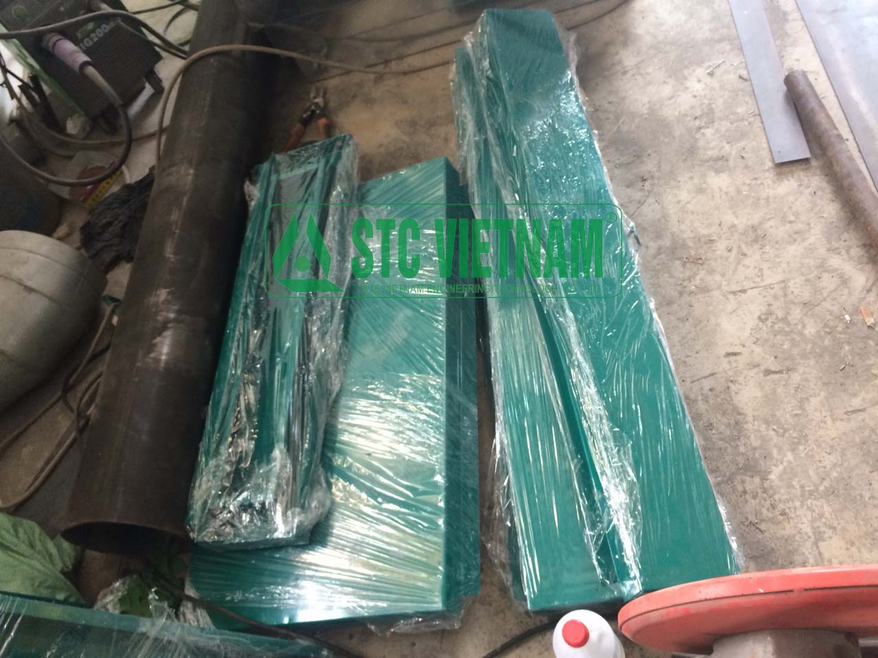 Heat-insulating casing generator