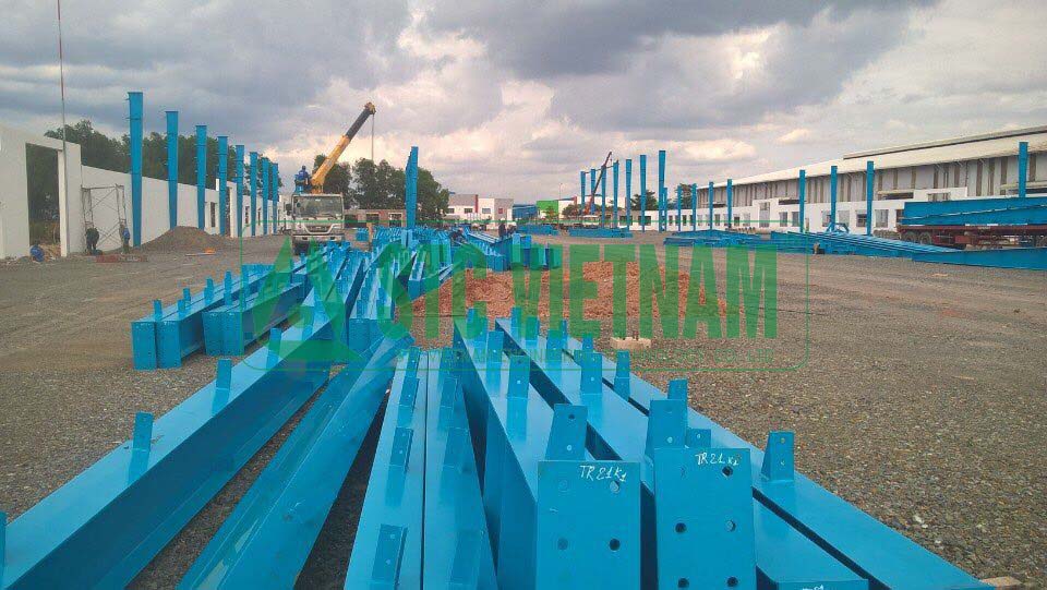 Building steel buildings for factories