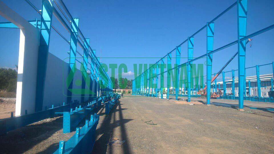 Building steel buildings for factories