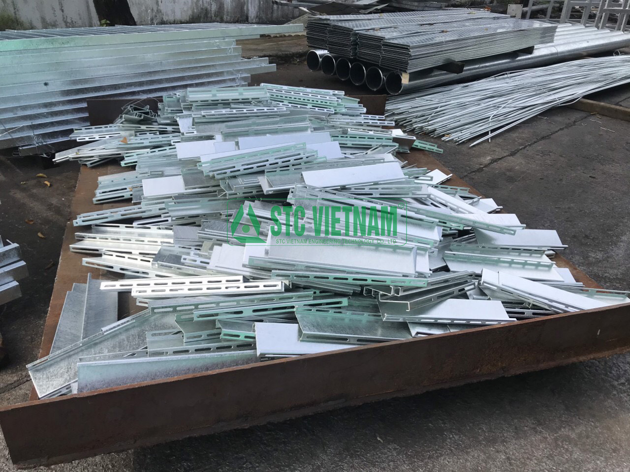 Thang máng cáp giá rẻ và quy trình sản xuất thang máng cáp